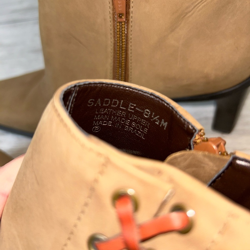 Etienne Aigner Tan Ankle Boots with Zipper size 8.5 - Picture 4 of 5
